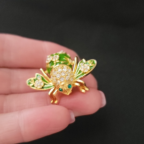 Joan Rivers Brooch - Picture 2 of 6